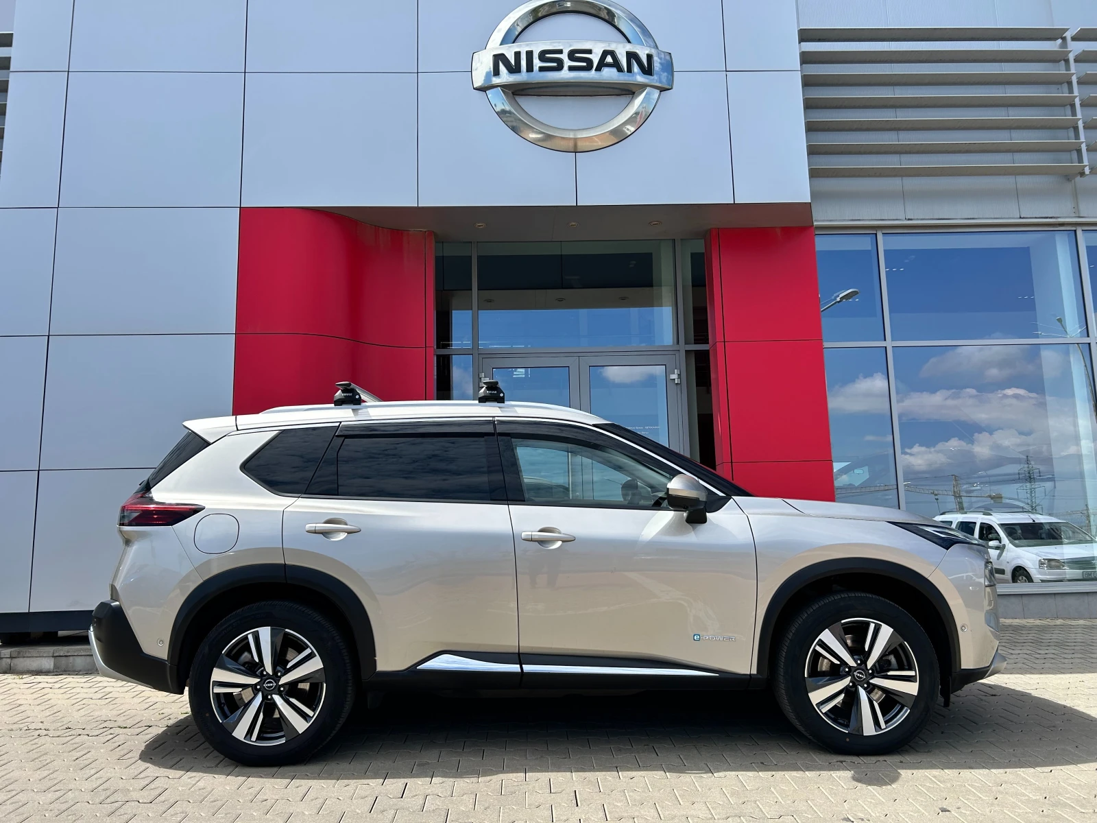 Nissan X-trail E-4orce Tekna Plus 4x4, снимка 2 - Автомобили и джипове - 55442040