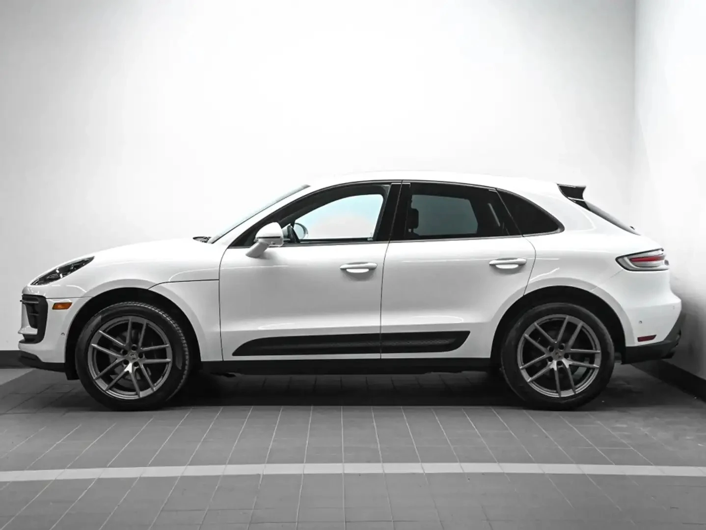 Porsche Macan PREMIUM PLUS PKG ЦЕНА ДО БЪЛГАРИЯ АВТОКРЕДИТ, снимка 2 - Автомобили и джипове - 55504134
