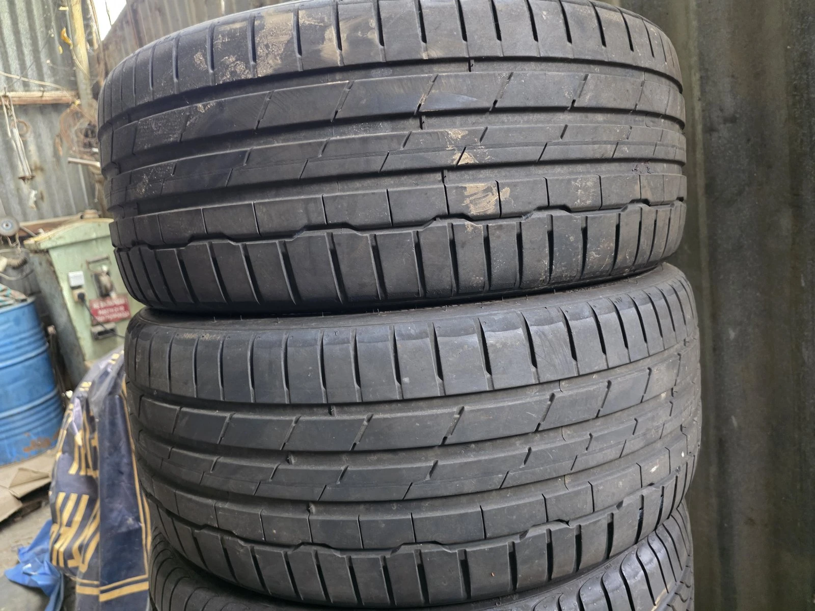 Гуми Летни 225/35R20, снимка 3 - Гуми и джанти - 56730701
