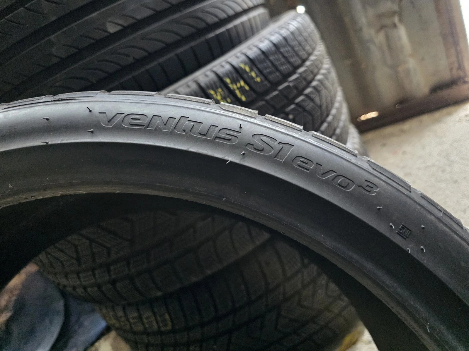 Гуми Летни 225/35R20, снимка 9 - Гуми и джанти - 56730701