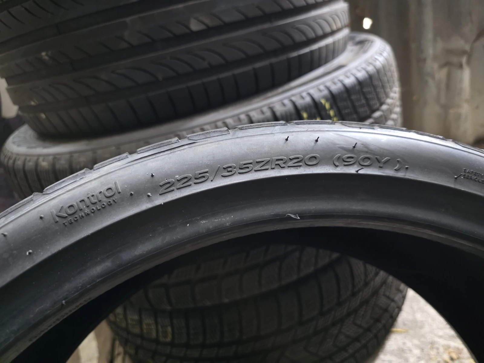 Гуми Летни 225/35R20, снимка 6 - Гуми и джанти - 56730701