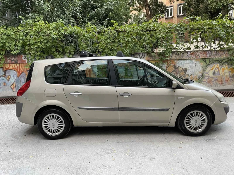 Renault Scenic, снимка 2 - Автомобили и джипове - 48511360