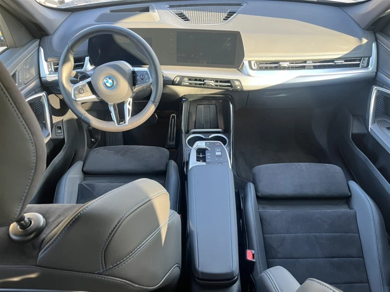 BMW iX1 xDrive30, снимка 7 - Автомобили и джипове - 48574353