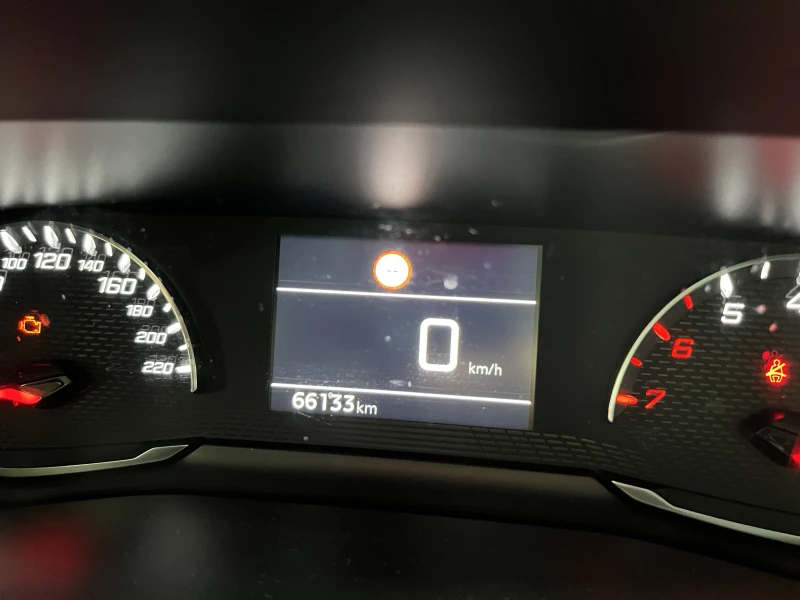 Peugeot 208, снимка 10 - Автомобили и джипове - 52068452