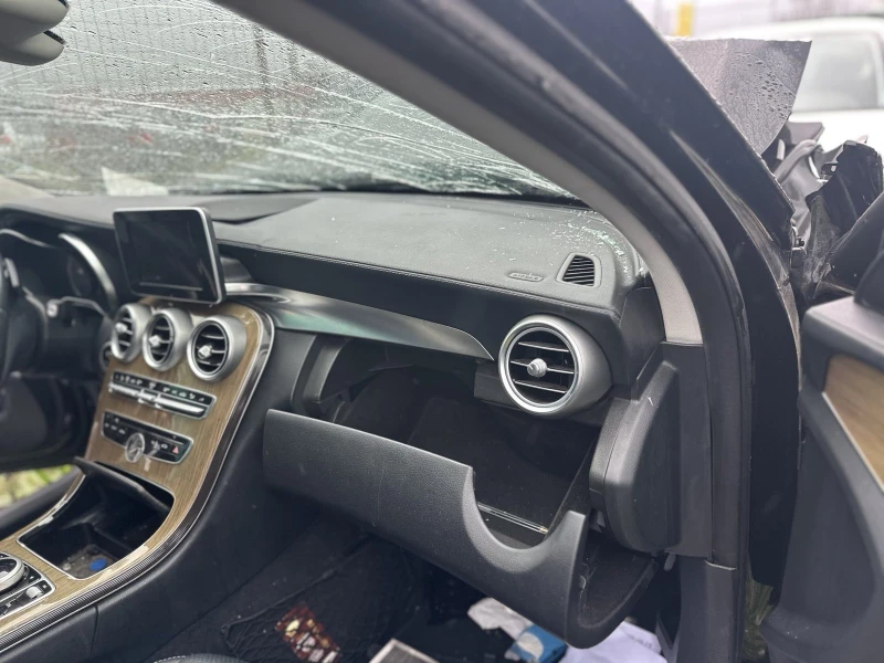 Mercedes-Benz C 220 Без челния удар, снимка 2 - Автомобили и джипове - 52695330