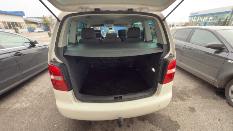 VW Touran, снимка 7 - Автомобили и джипове - 52738007
