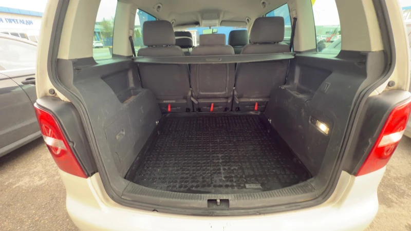VW Touran, снимка 8 - Автомобили и джипове - 52738007