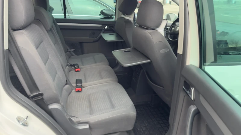 VW Touran, снимка 13 - Автомобили и джипове - 52738007