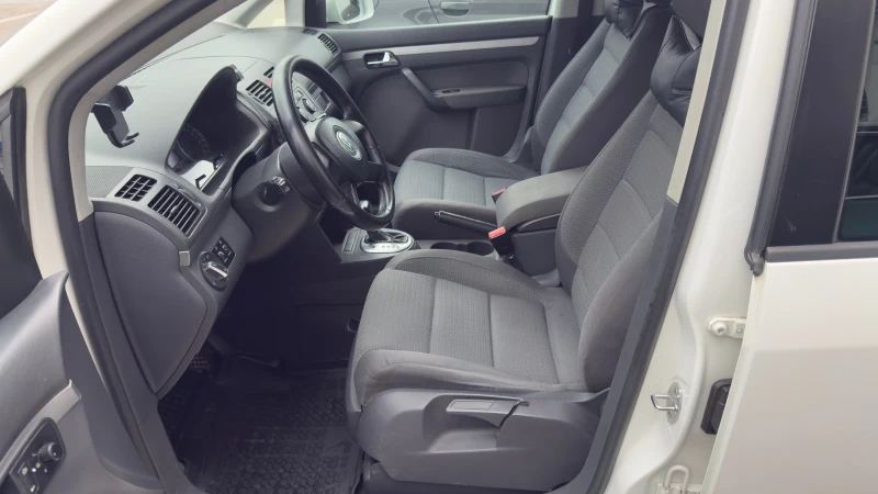 VW Touran, снимка 9 - Автомобили и джипове - 52738007