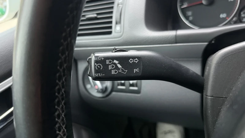 VW Touran, снимка 14 - Автомобили и джипове - 52738007