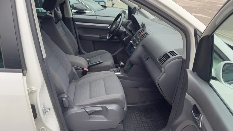 VW Touran, снимка 10 - Автомобили и джипове - 52738007