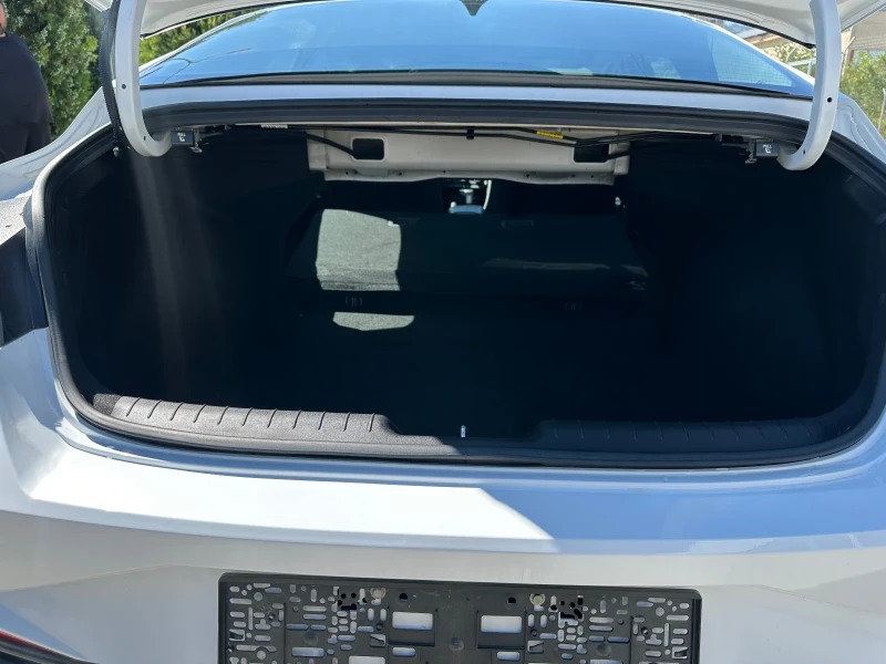 Hyundai Elantra 43000км!!!, снимка 9 - Автомобили и джипове - 53174600