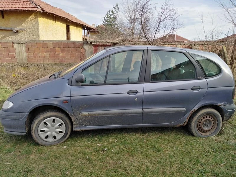 Renault Scenic 1,6, снимка 1 - Автомобили и джипове - 48693799