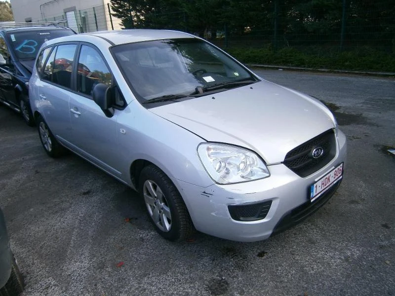 Kia Carens 2.0i 16V, снимка 2 - Автомобили и джипове - 36255611