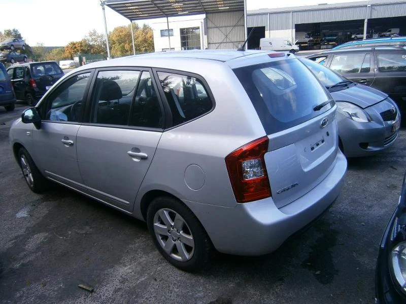 Kia Carens 2.0i 16V, снимка 5 - Автомобили и джипове - 36255611