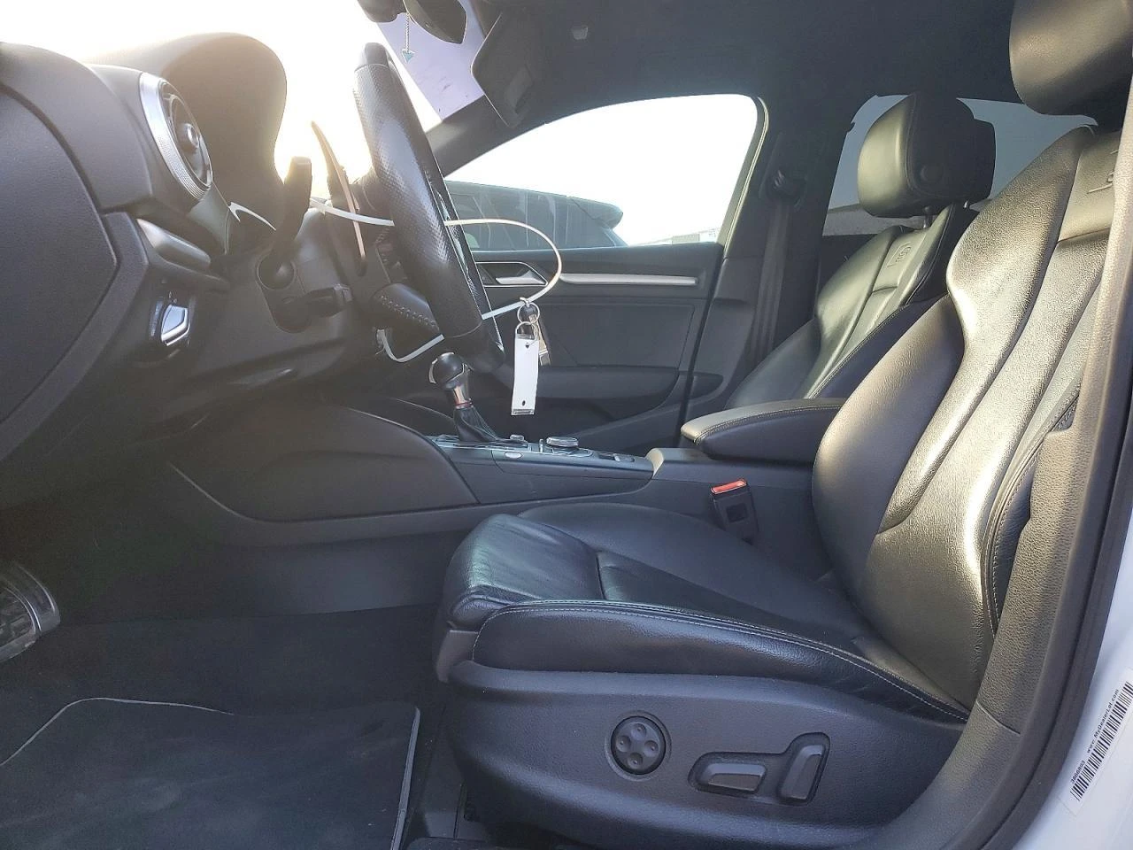 Audi S3 * KEYLESS* КОЖА* ПОДГРЕВ* ПАРКТРОНИК* НАВИ* , снимка 8 - Автомобили и джипове - 53754462