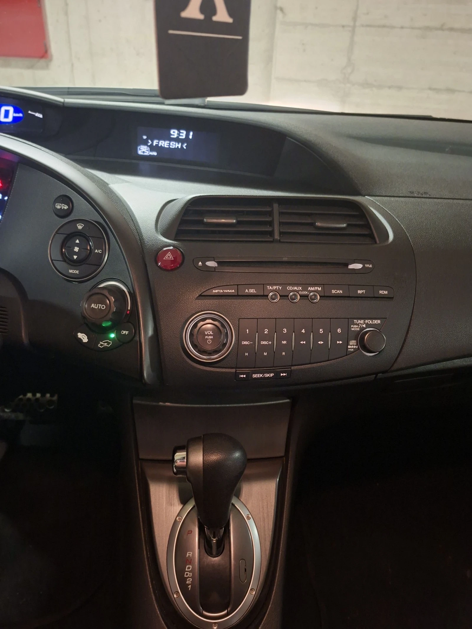 Honda Civic 1.8 Бензин, 140 кс. Автомат, снимка 11 - Автомобили и джипове - 54307149