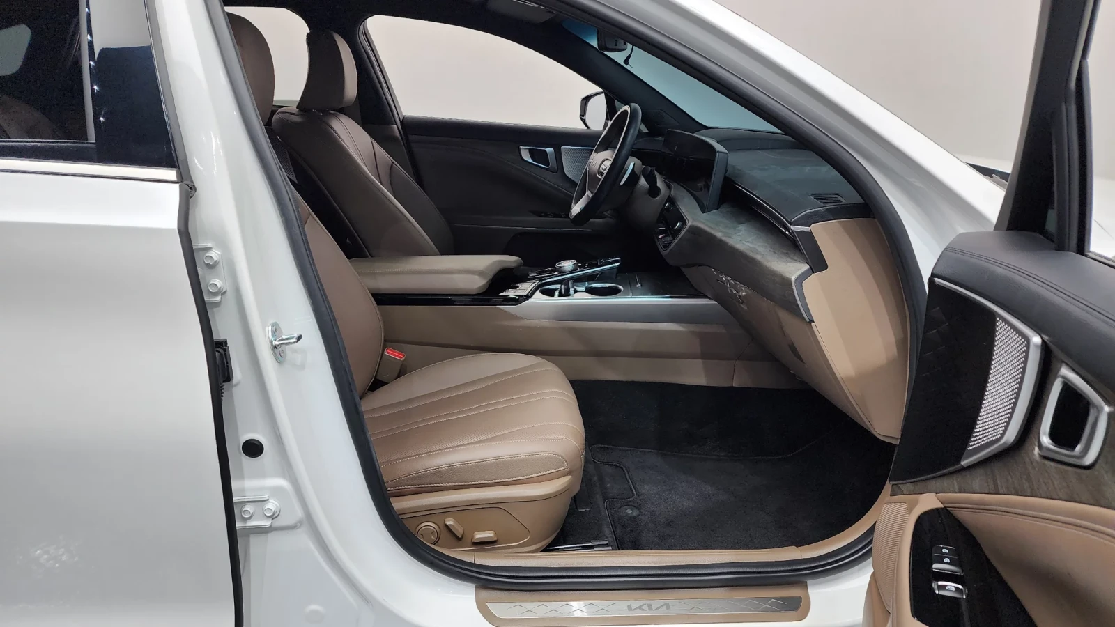 Kia K8 2024* NOBLESSE* 24.574KM* КРАЙНА ЦЕНА, снимка 14 - Автомобили и джипове - 54379158