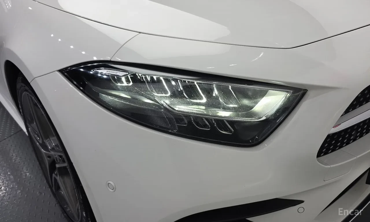 Mercedes-Benz CLS 300 AMG-line, снимка 13 - Автомобили и джипове - 55405547