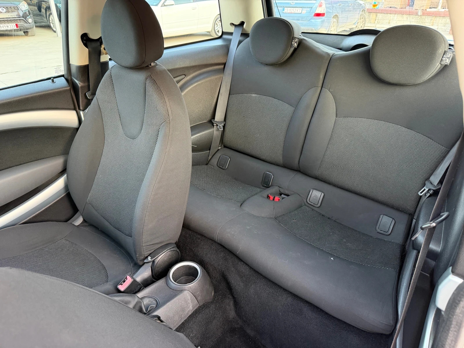 Mini One 1.6 6ск TOP, снимка 7 - Автомобили и джипове - 55646132