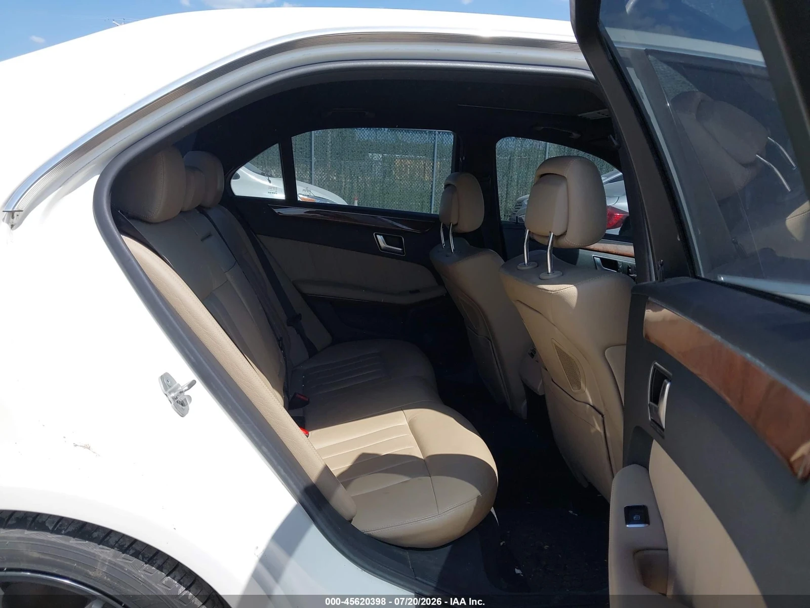 Mercedes-Benz E 500 AMG* 4MATIC* Harman Kardon* Обдувхане* Цена до БГ, снимка 10 - Автомобили и джипове - 55726186