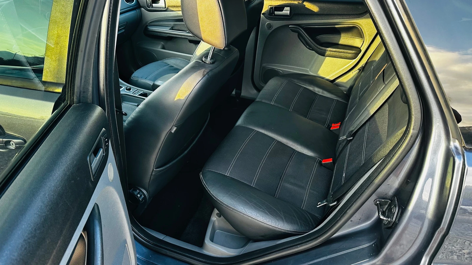 Ford Focus 1.6i-газов-Италия, снимка 9 - Автомобили и джипове - 55867684