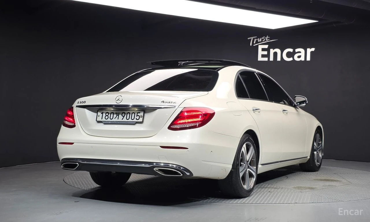Mercedes-Benz E 350 BURMESTER* ОБДУХВАНЕ* 360КАМЕРА* ДИГИТАЛНО* ТАБЛО*, снимка 2 - Автомобили и джипове - 55901435