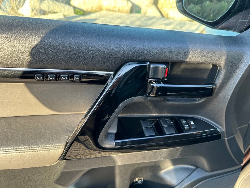 Toyota Land cruiser 200, снимка 2 - Автомобили и джипове - 53431601