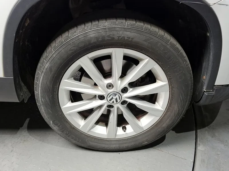 VW Tiguan 2.0 TDI COMFORT 5N, снимка 5 - Автомобили и джипове - 55295689