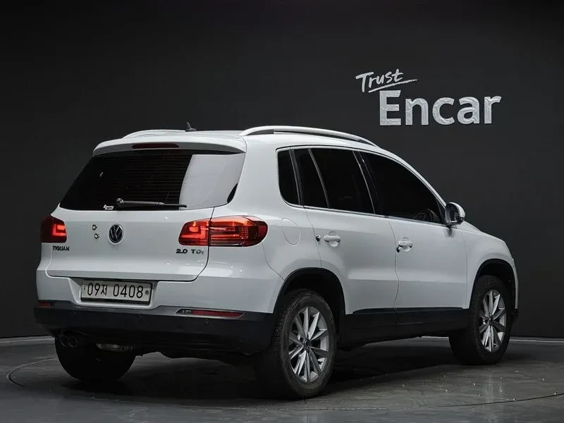 VW Tiguan 2.0 TDI COMFORT 5N, снимка 2 - Автомобили и джипове - 55295689