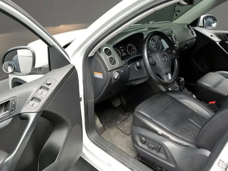 VW Tiguan 2.0 TDI COMFORT 5N, снимка 12 - Автомобили и джипове - 55295689