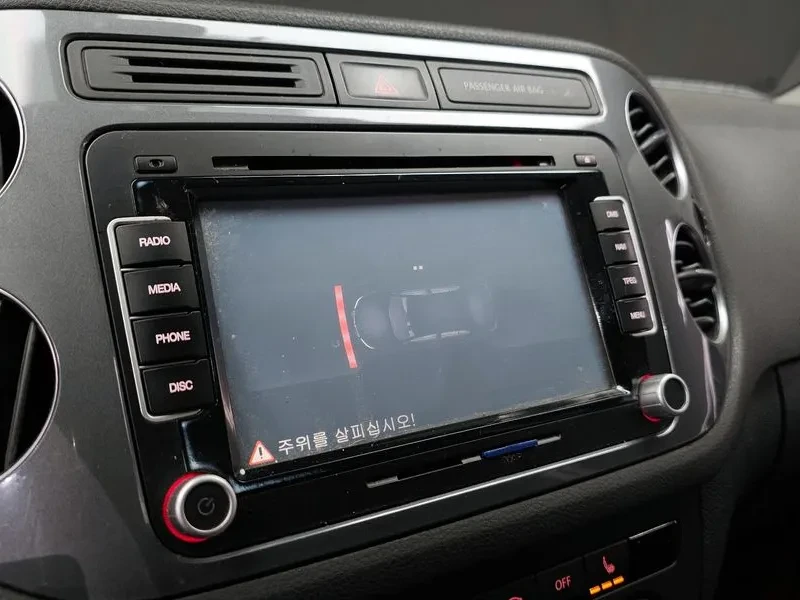 VW Tiguan 2.0 TDI COMFORT 5N, снимка 15 - Автомобили и джипове - 55295689