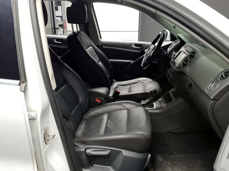 VW Tiguan 2.0 TDI COMFORT 5N, снимка 10 - Автомобили и джипове - 55295689