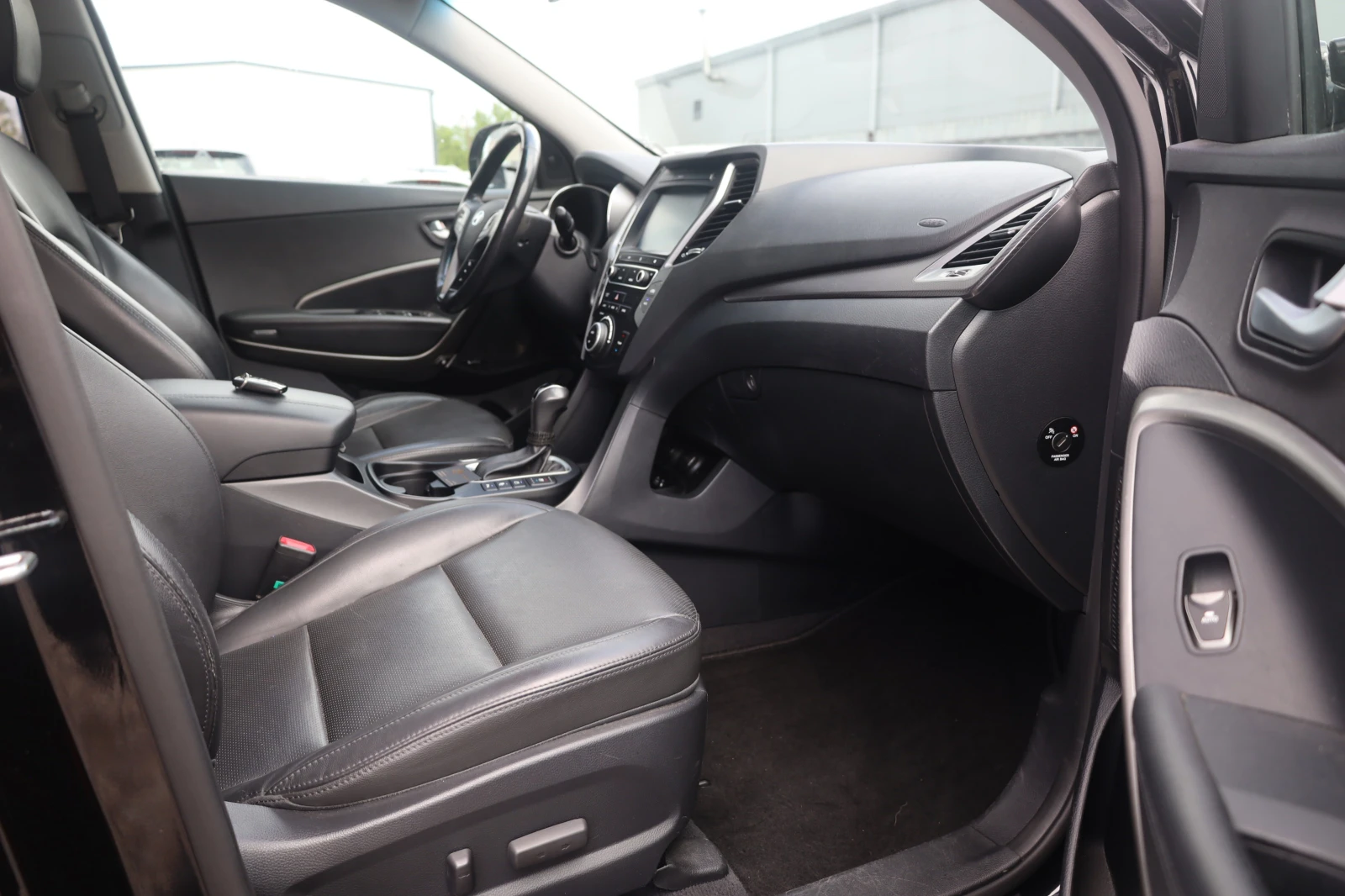 Hyundai Santa fe 2.2CRDI 4WD 360KAM KeyGO PANO SitzKlim Distr LEDER, снимка 7 - Автомобили и джипове - 54751364