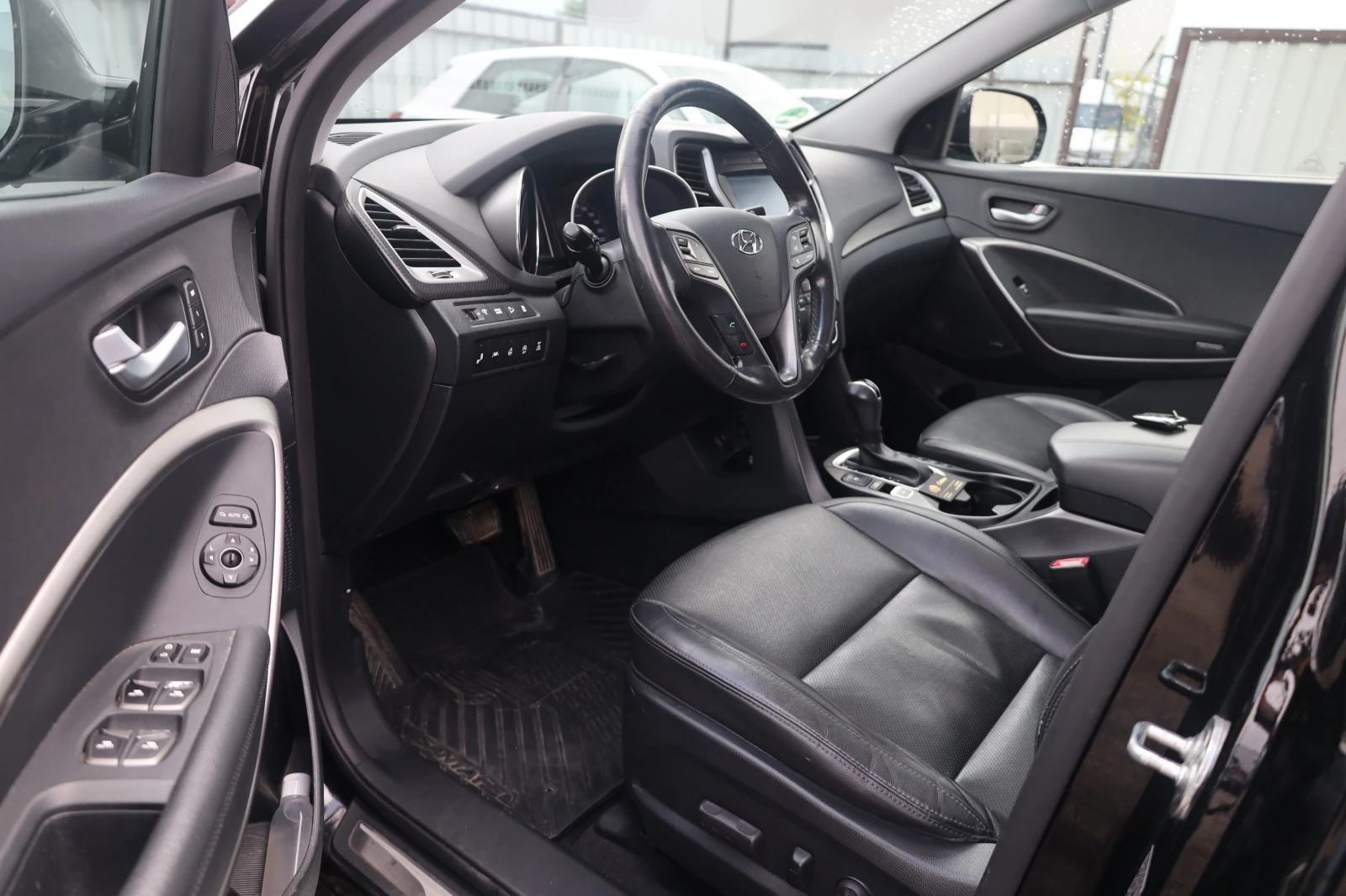 Hyundai Santa fe 2.2CRDI 4WD 360KAM KeyGO PANO SitzKlim Distr LEDER, снимка 11 - Автомобили и джипове - 54751364