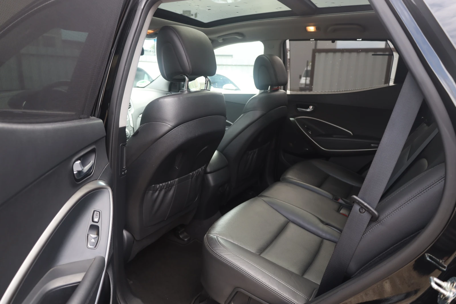 Hyundai Santa fe 2.2CRDI 4WD 360KAM KeyGO PANO SitzKlim Distr LEDER, снимка 10 - Автомобили и джипове - 54751364