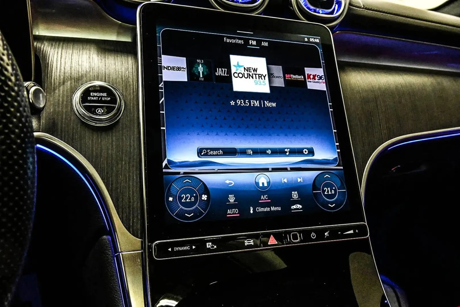 Mercedes-Benz GLC 300 2023* AMG PK* 360* PANO* CARPLAY* DIS* КРАЙНА ЦЕНА, снимка 12 - Автомобили и джипове - 56144246