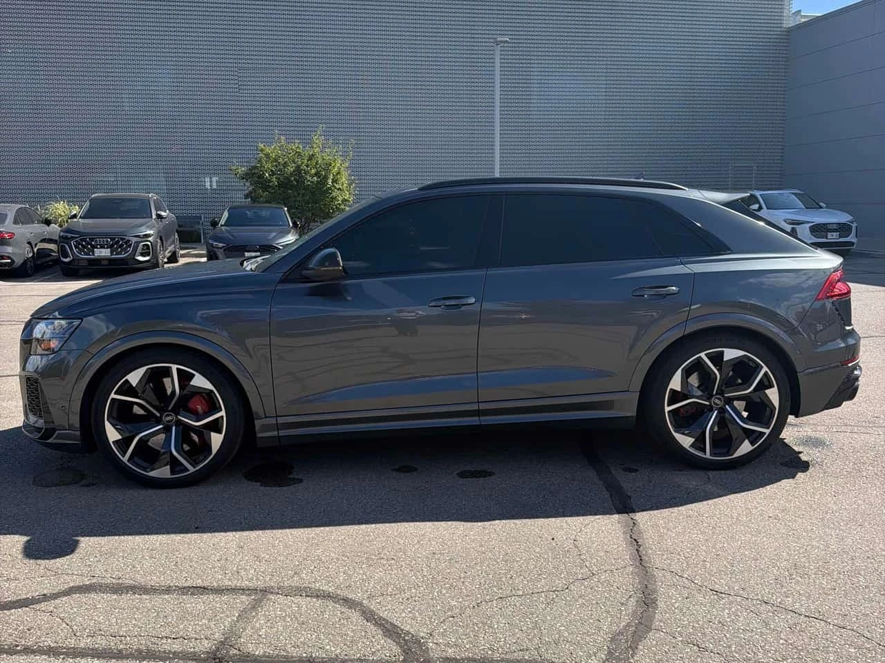Audi RSQ8 4.0 TFSI quattro| MASSAGE| MATRIX| B&O| , снимка 2 - Автомобили и джипове - 56309517