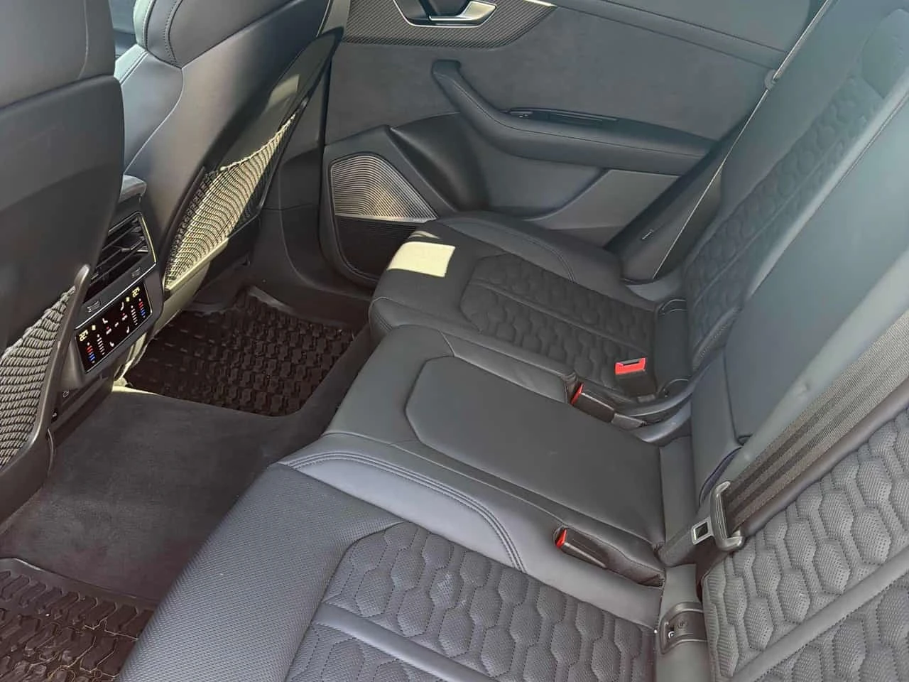 Audi RSQ8 4.0 TFSI quattro| MASSAGE| MATRIX| B&O| , снимка 13 - Автомобили и джипове - 56309517