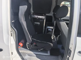 VW Caddy 1л6, снимка 11 - Автомобили и джипове - 53413638