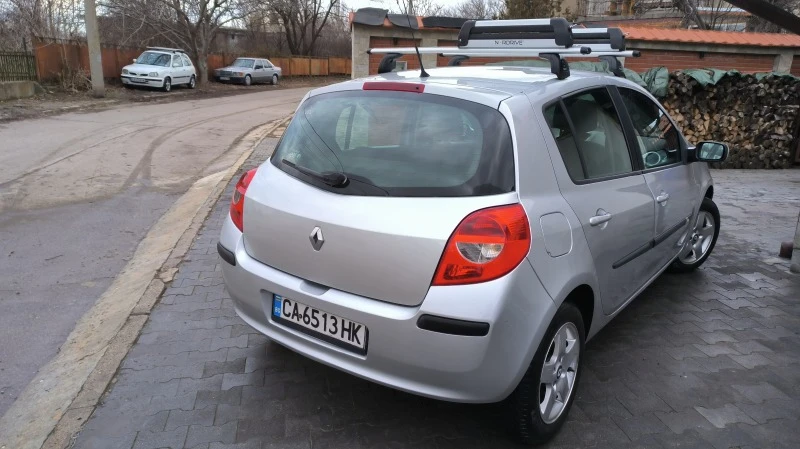 Renault Clio 1.4, снимка 4 - Автомобили и джипове - 46877076