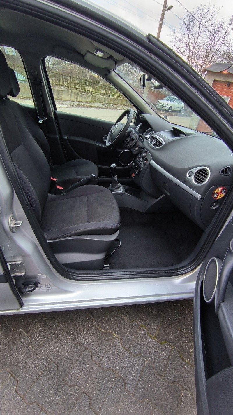 Renault Clio 1.4, снимка 7 - Автомобили и джипове - 46418133