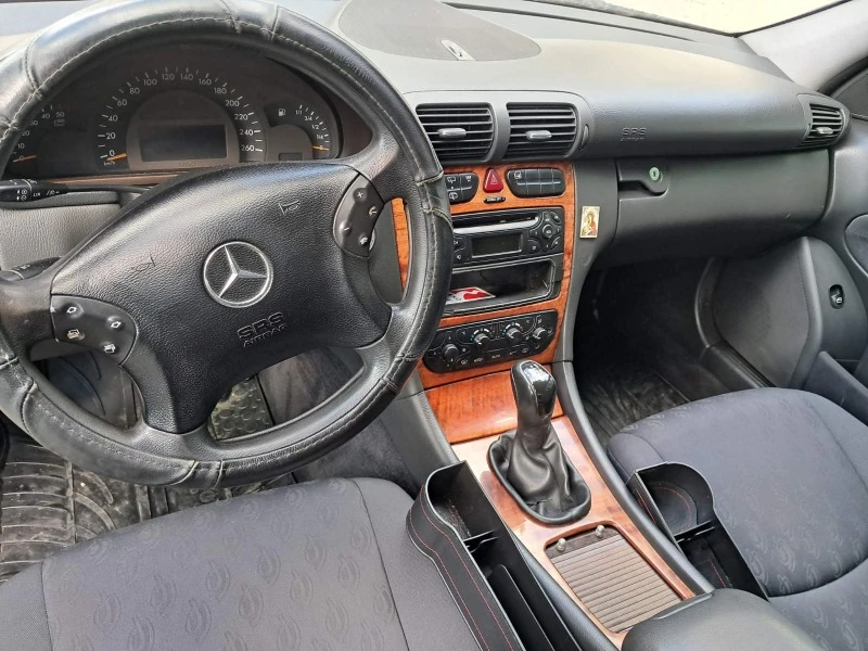 Mercedes-Benz 220 C 220, снимка 9 - Автомобили и джипове - 46377114