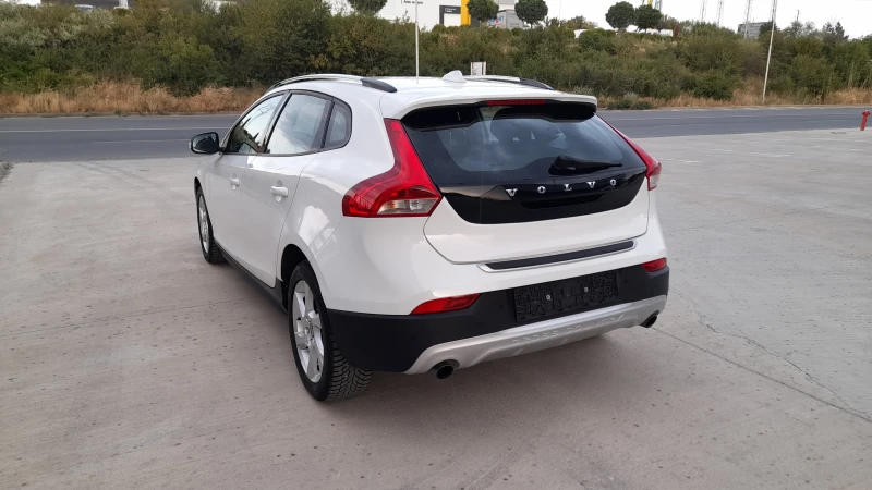 Volvo V40 Cross Country 2.0i - CROSS 4x4 , снимка 4 - Автомобили и джипове - 51033238
