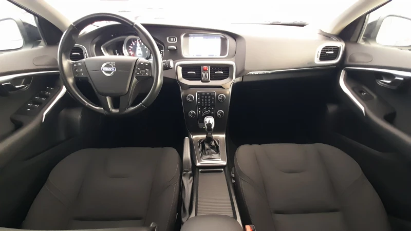 Volvo V40 Cross Country 2.0i - CROSS 4x4 , снимка 11 - Автомобили и джипове - 51033238