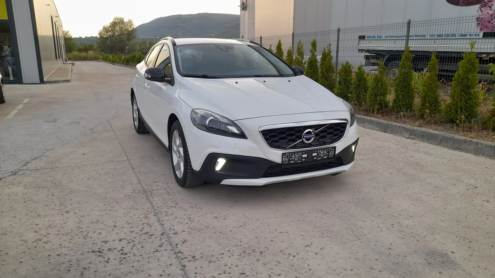 Volvo V40 Cross Country 2.0i - CROSS 4x4 , снимка 1