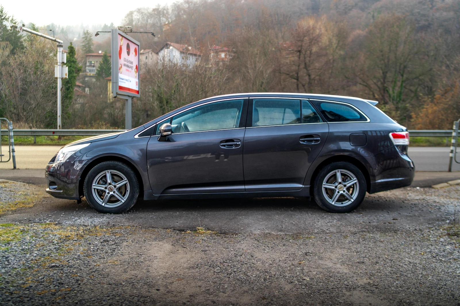 Toyota Avensis 1.8i 147HP СУПЕР СЪСТОЯНИЕ! ГАРАНЦИЯ 3м ИЛИ 3000км - изображение 3