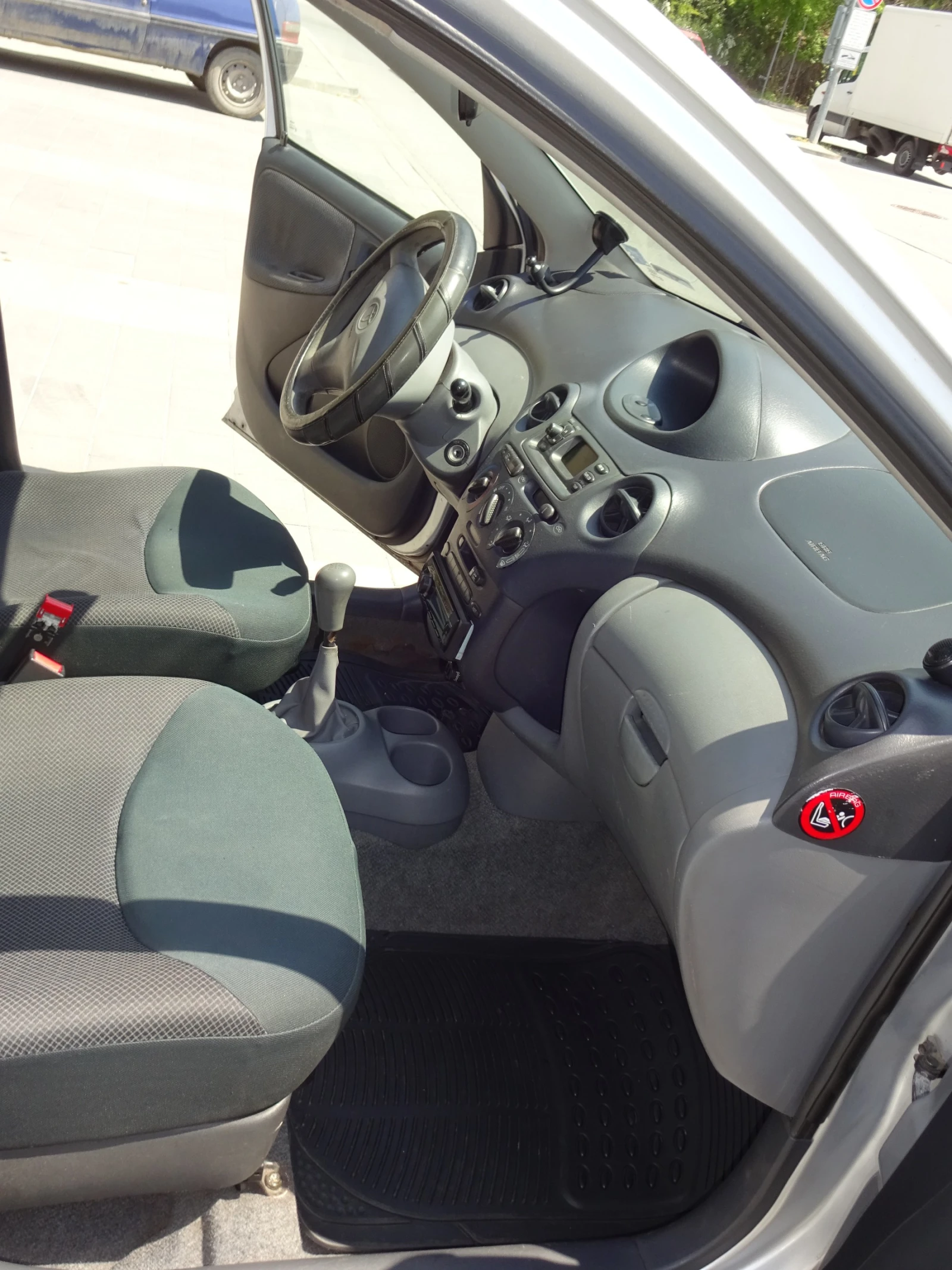 Toyota Yaris  - изображение 6