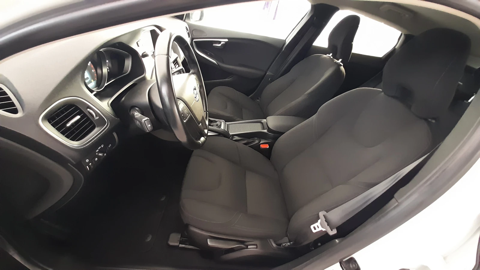 Volvo V40 Cross Country 2.0i - CROSS 4x4  - изображение 8