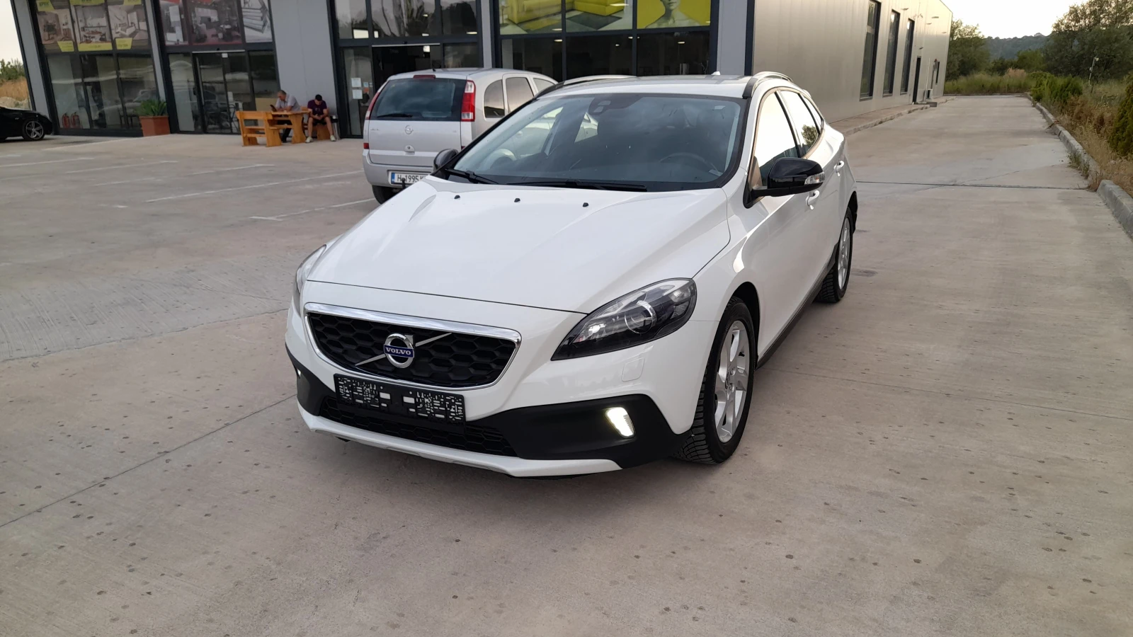 Volvo V40 Cross Country 2.0i - CROSS 4x4  - изображение 6